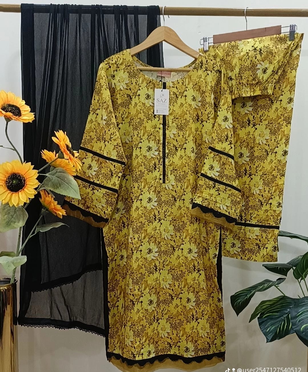 3 Piece Lawn Printed Suit - Golden bloom