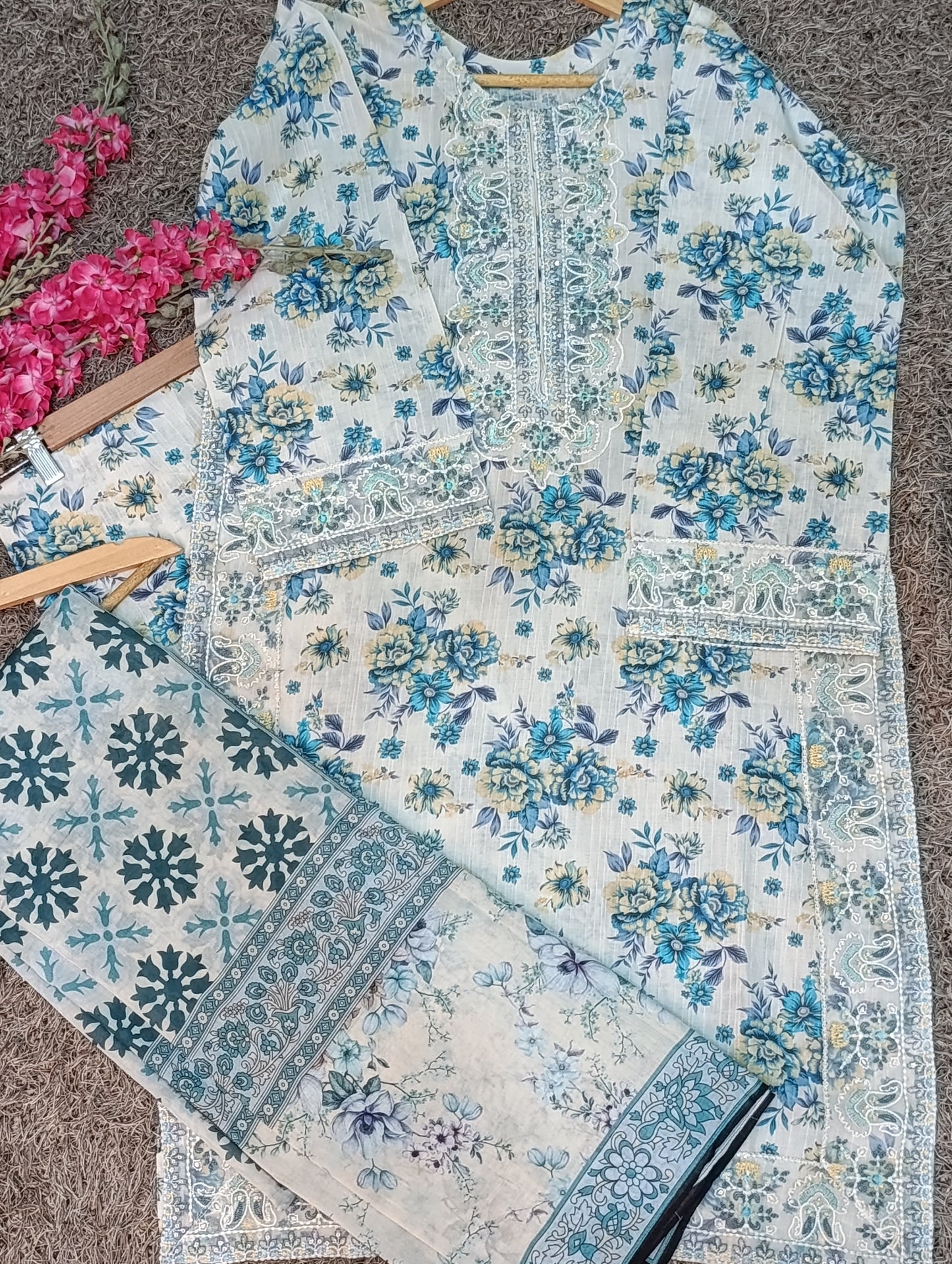 3 Pieces Embroidered Lawn Suit
