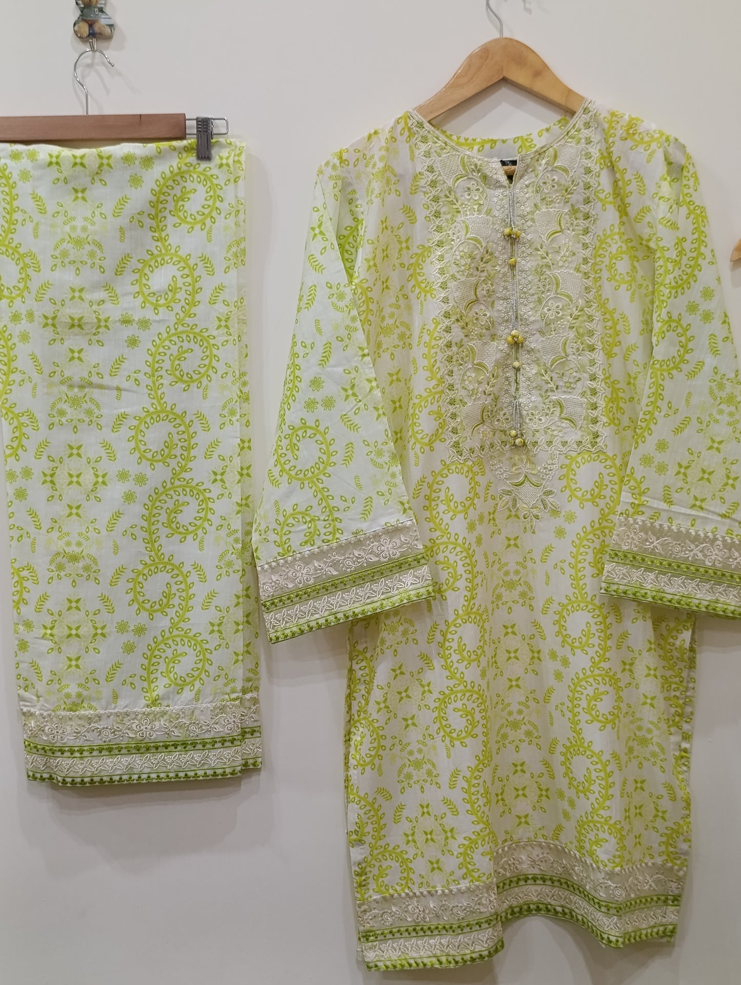 Lime 3 Piece Luxury Lawn Suit