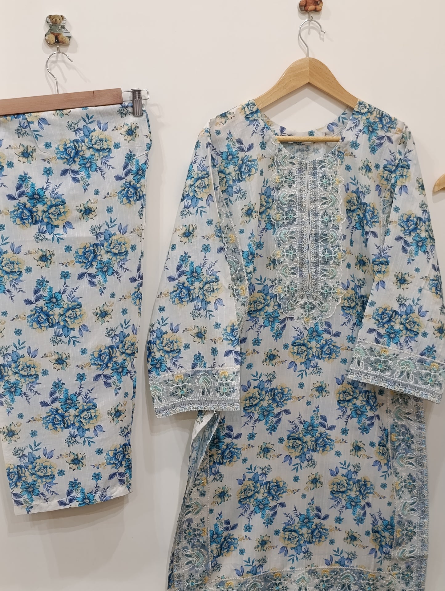 3 Pieces Embroidered Lawn Suit
